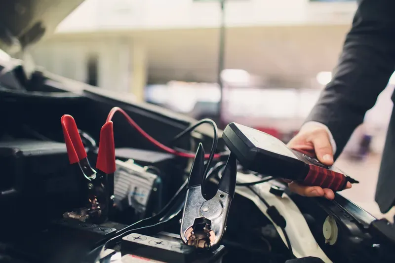 Testarea bateriei auto cu tester si cleme de pornire